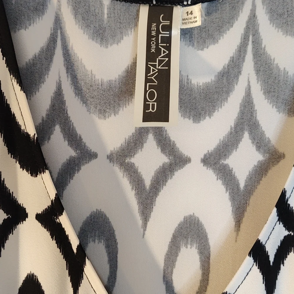 Julian Taylor Dress - Picture 2 of 5